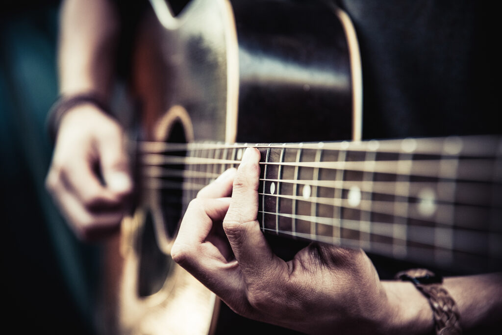 Der Künstlervertrag im Vergleich zum Verlagsvertrag