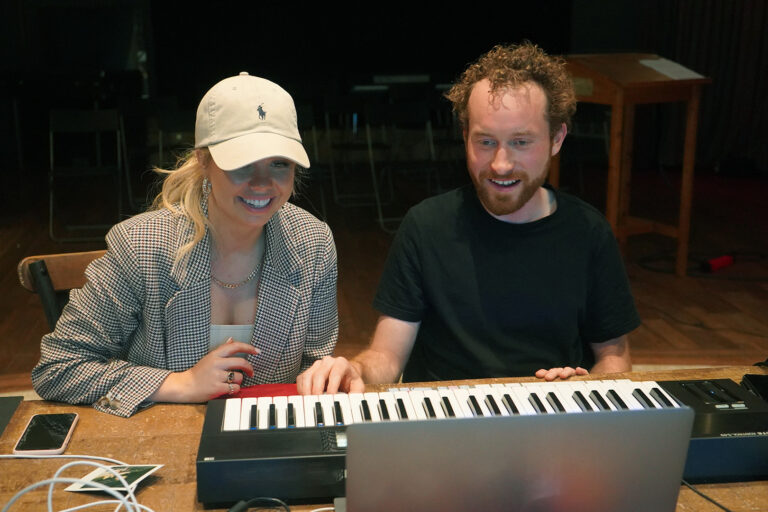 Applications for the 2022 SUISA Songwriting Camp