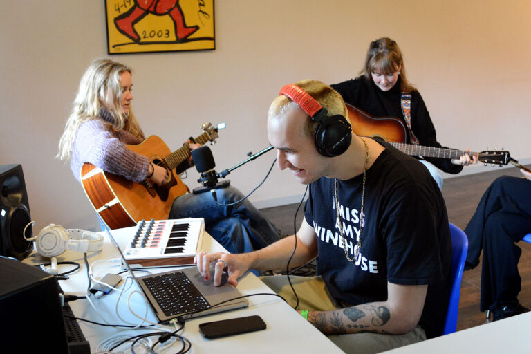 Bewerbungen für das Label SUISA Songwriting Camp in Lausanne